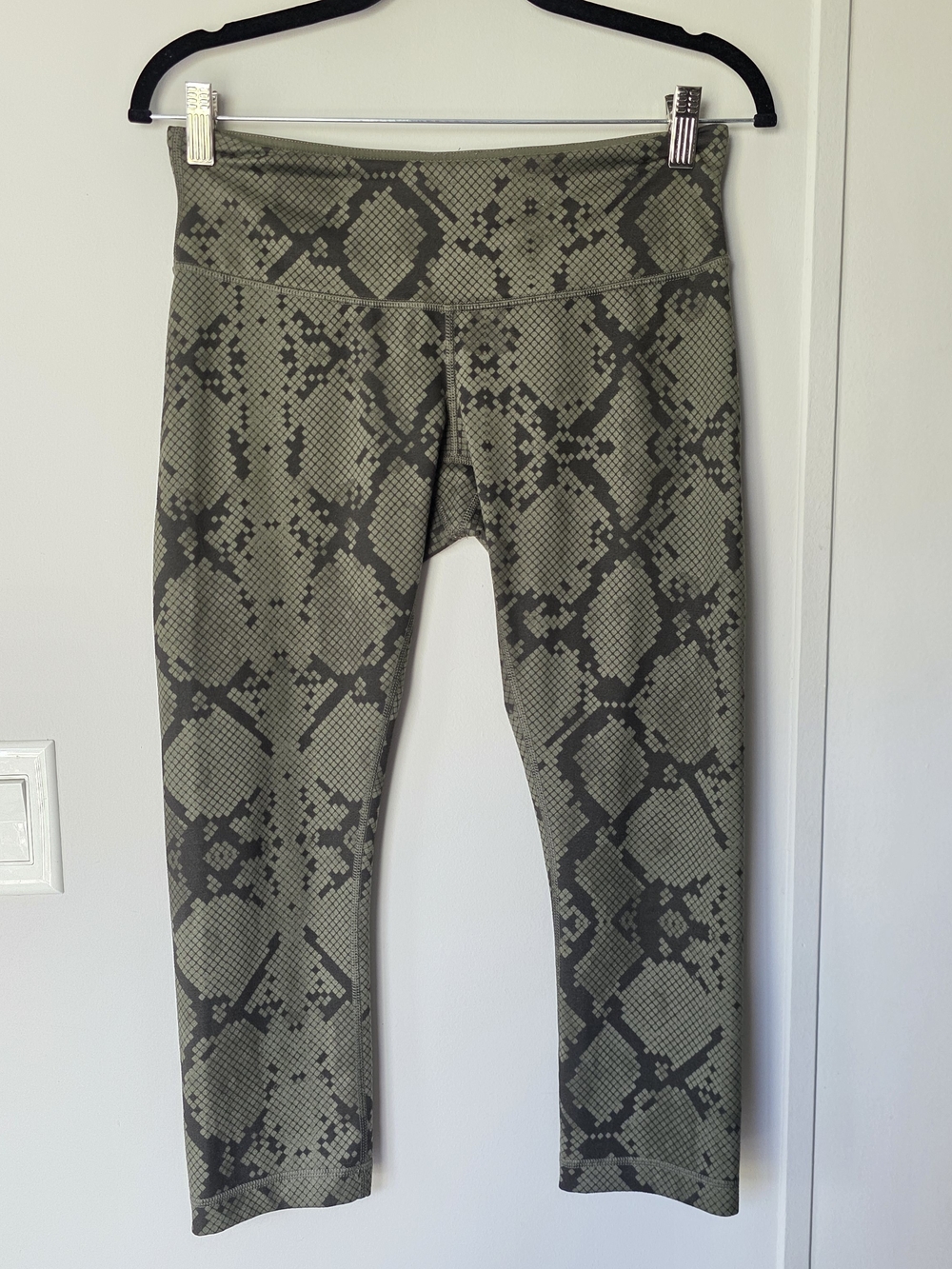 Lululemon Olive Black Snake Print Leggings Size 8